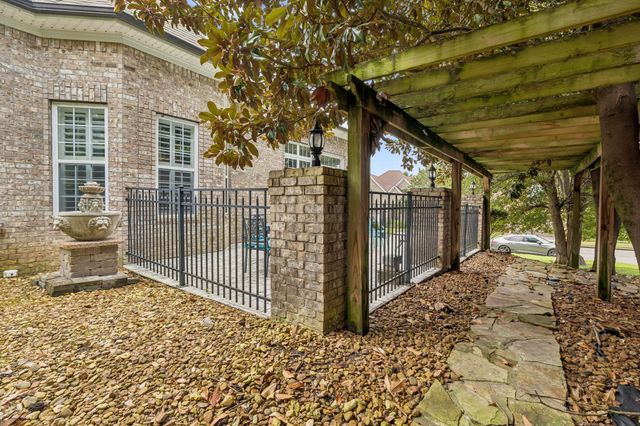 1027 Isaac Franklin Dr, Gallatin, TN 37066