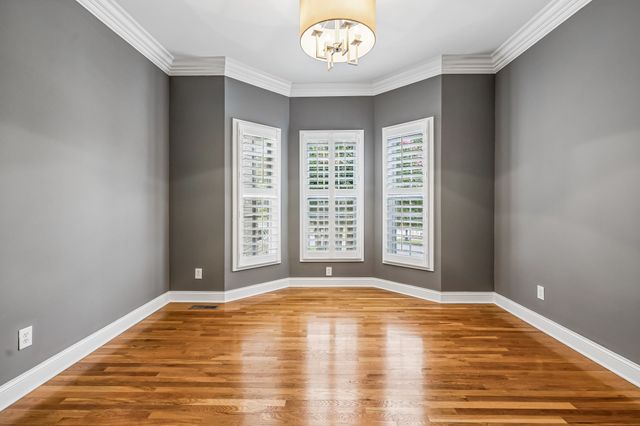 1027 Isaac Franklin Dr, Gallatin, TN 37066