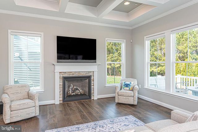 10214 BATTLE COLORS LN, Berlin, MD 21811