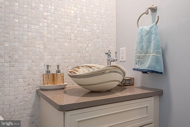 10214 BATTLE COLORS LN, Berlin, MD 21811