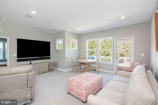 10214 BATTLE COLORS LN, Berlin, MD 21811