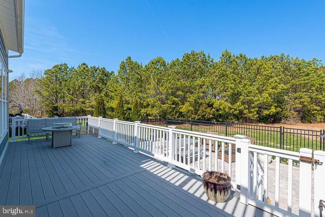 10214 BATTLE COLORS LN, Berlin, MD 21811