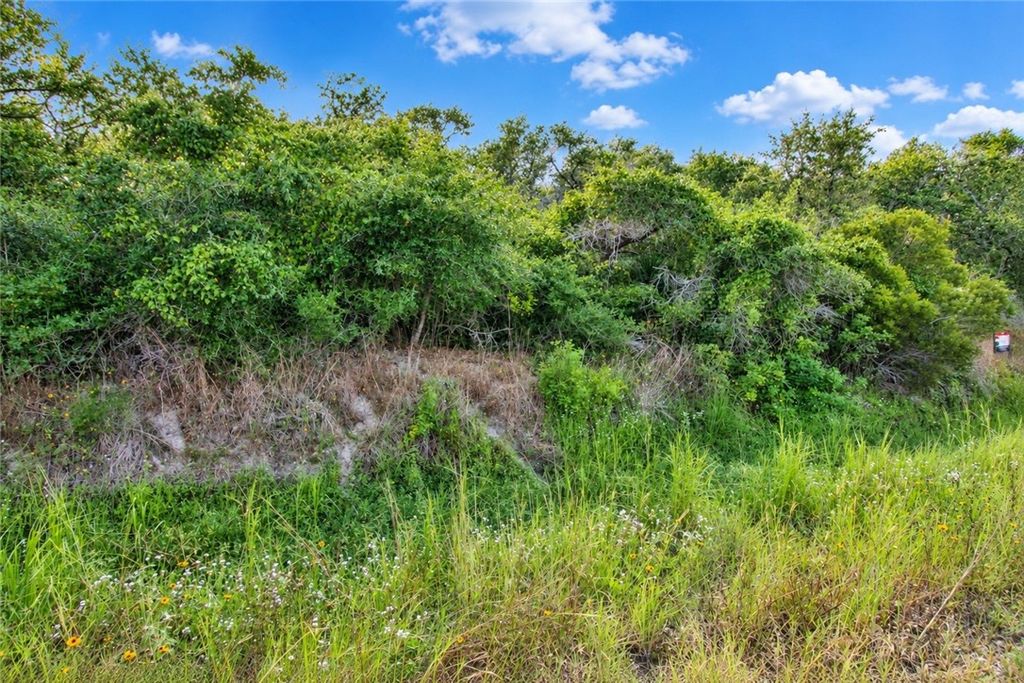2315 Patton St, Rockport, TX 78382 — photo 2