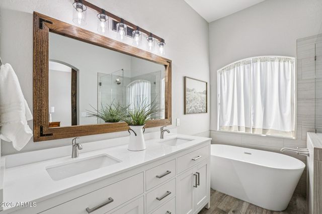 681 E RANCH Road, Gilbert, AZ 85296