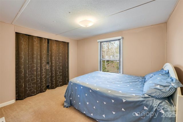 29 Delta Drive, Hendersonville, NC 28792