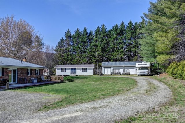 29 Delta Drive, Hendersonville, NC 28792