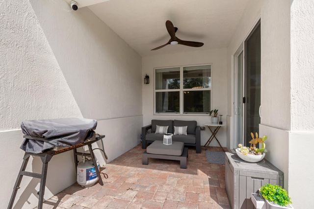 100 NW 69th Circle 82, Boca Raton, FL 33487