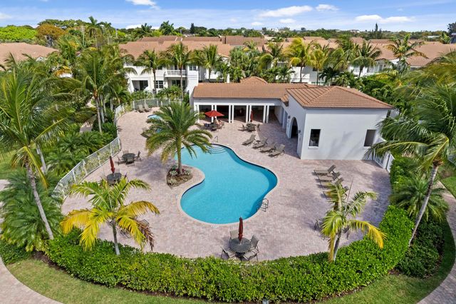 100 NW 69th Circle 82, Boca Raton, FL 33487