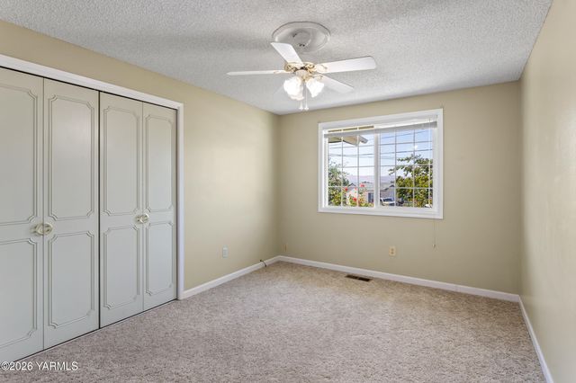 4601 Hillcrest Dr, Yakima, WA 98901