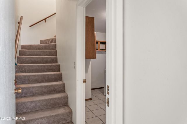 4601 Hillcrest Dr, Yakima, WA 98901