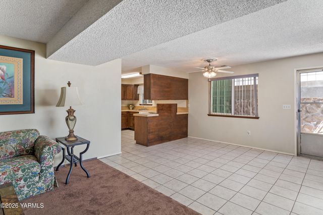 4601 Hillcrest Dr, Yakima, WA 98901