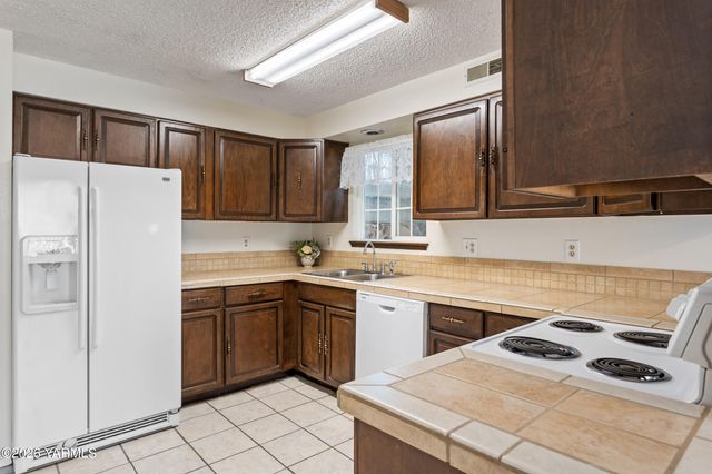 4601 Hillcrest Dr, Yakima, WA 98901