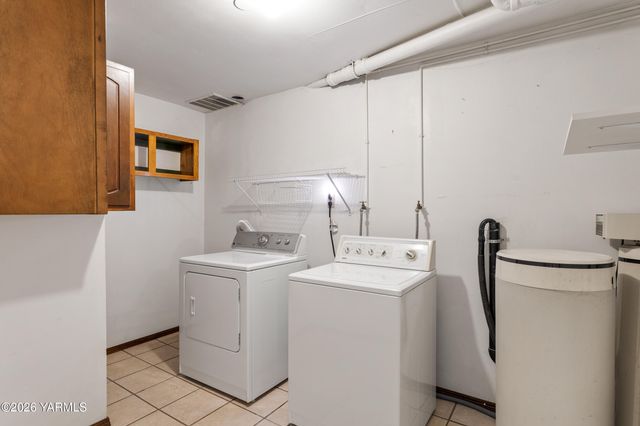 4601 Hillcrest Dr, Yakima, WA 98901