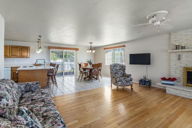 4601 Hillcrest Dr, Yakima, WA 98901