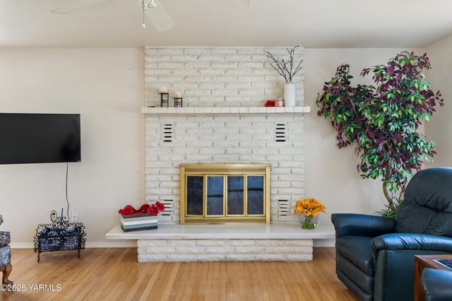 4601 Hillcrest Dr, Yakima, WA 98901