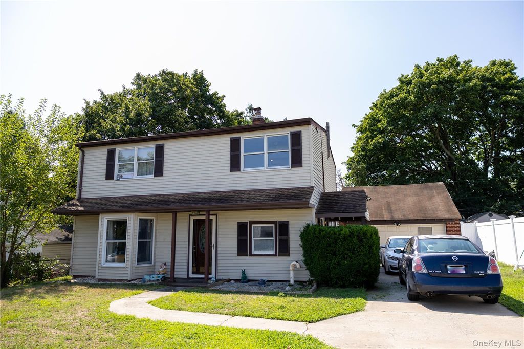 130 Balsam Lane, Levittown, NY 11756