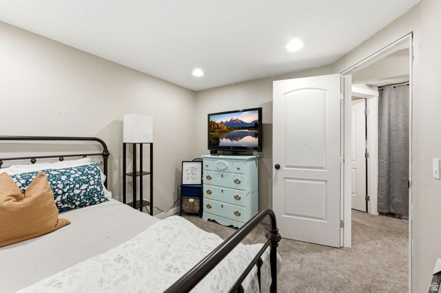 5372 W TICKLEGRASS RD, West Jordan, UT 84081