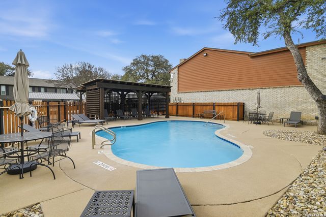2718 Old Field Dr Apt 1002, San Antonio, TX 78247