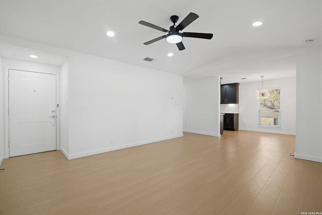 2718 Old Field Dr Apt 1002, San Antonio, TX 78247