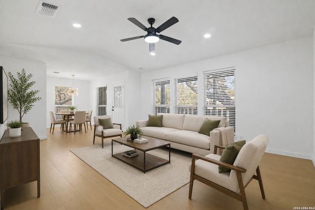 2718 Old Field Dr Apt 1002, San Antonio, TX 78247