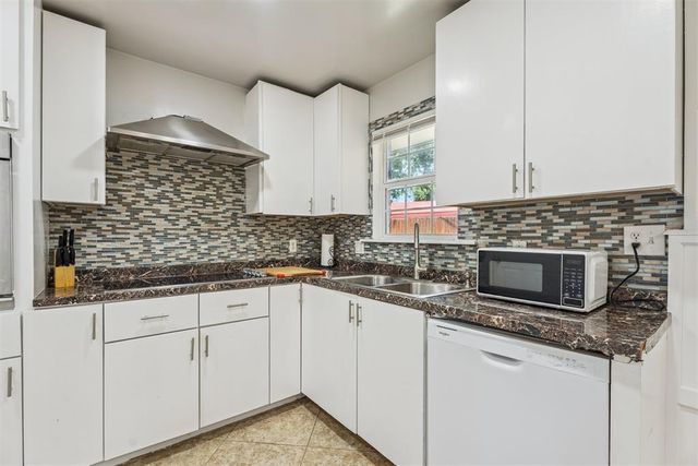 806 S Meadow Lane, Mustang, OK 73064