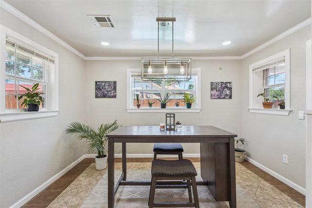 806 S Meadow Lane, Mustang, OK 73064