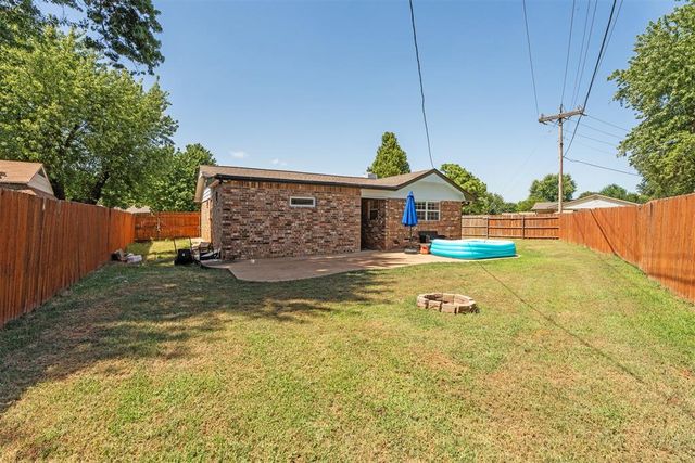 806 S Meadow Lane, Mustang, OK 73064