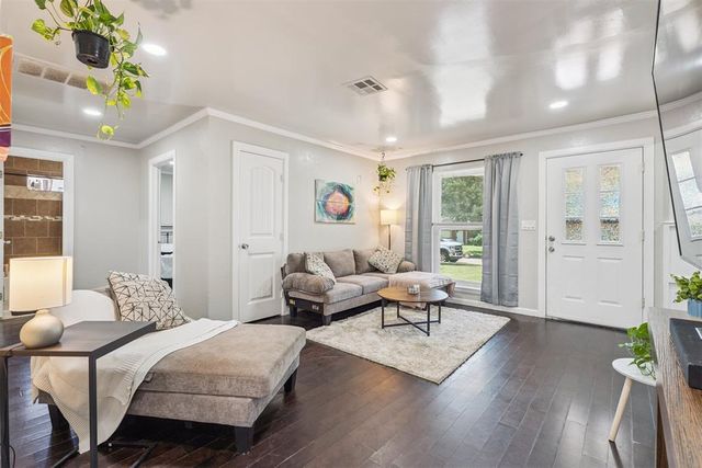 806 S Meadow Lane, Mustang, OK 73064