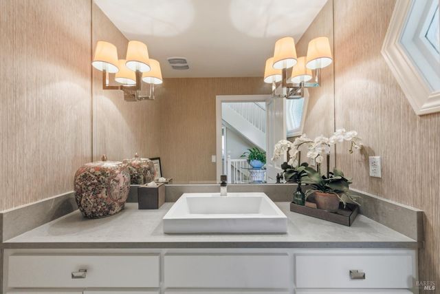 125 White Cottage Rd N, Angwin, CA 94508