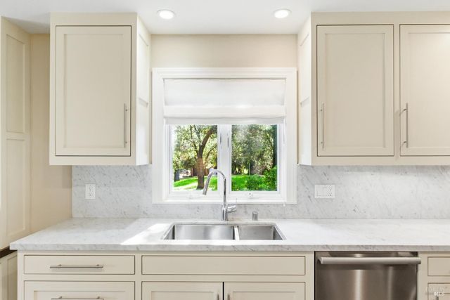 125 White Cottage Rd N, Angwin, CA 94508