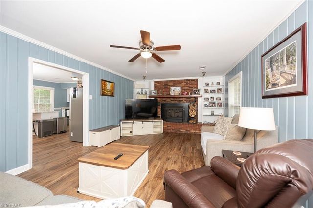 6404 Walnut Cove Road, Walkertown, NC 27051