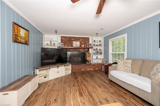 6404 Walnut Cove Road, Walkertown, NC 27051