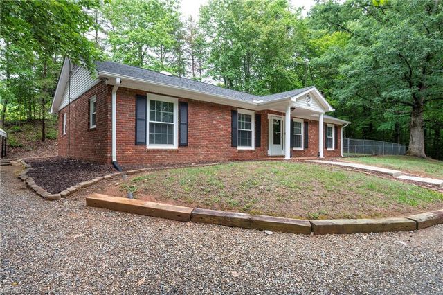 6404 Walnut Cove Road, Walkertown, NC 27051