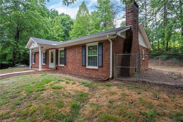 6404 Walnut Cove Road, Walkertown, NC 27051