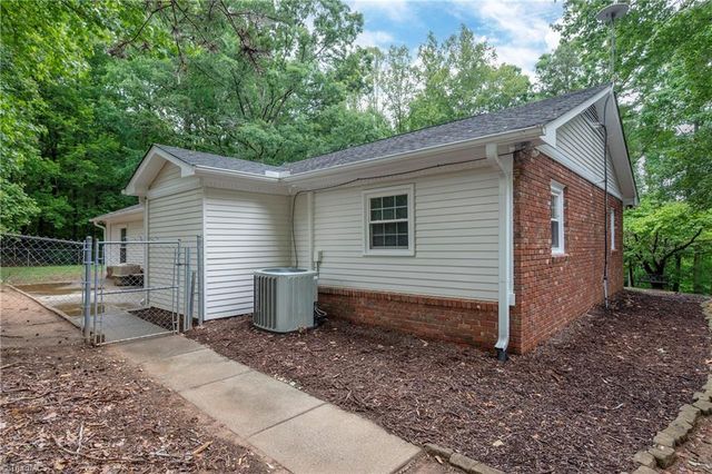6404 Walnut Cove Road, Walkertown, NC 27051