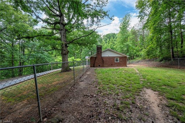 6404 Walnut Cove Road, Walkertown, NC 27051
