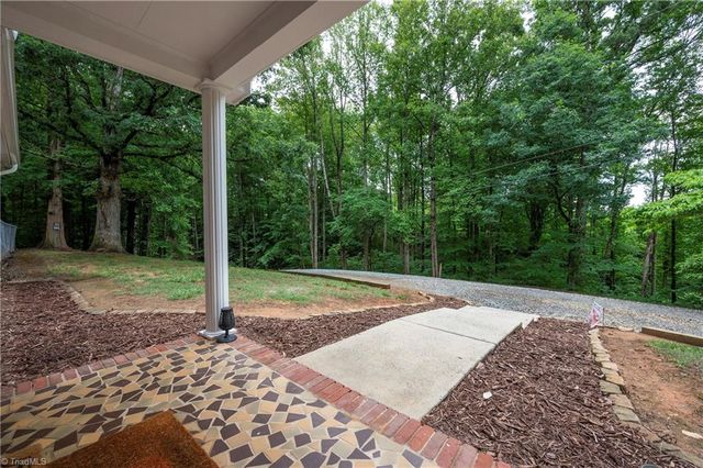 6404 Walnut Cove Road, Walkertown, NC 27051
