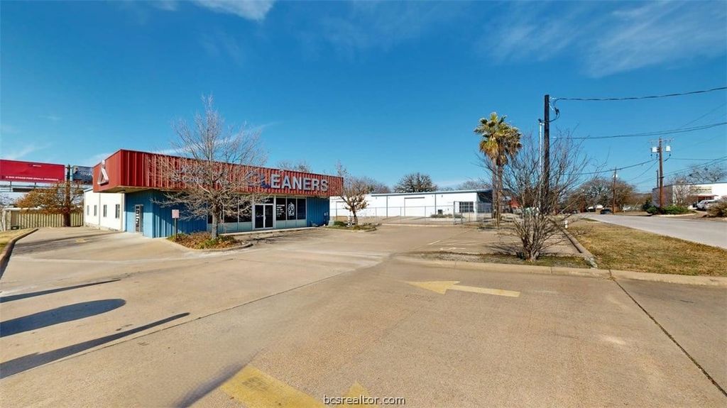 3611 South College Avenue, Bryan, TX 77801 — photo 2