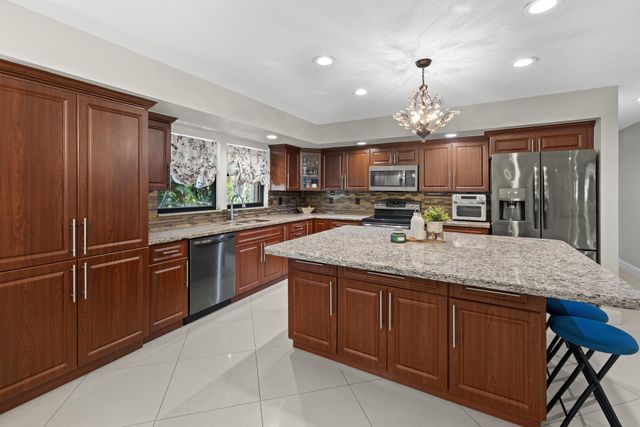 8515 Thousand Pines Circle, West Palm Beach, FL 33411