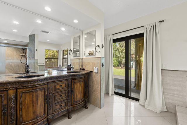 8515 Thousand Pines Circle, West Palm Beach, FL 33411