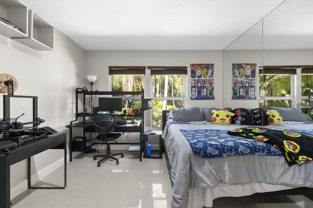 8515 Thousand Pines Circle, West Palm Beach, FL 33411