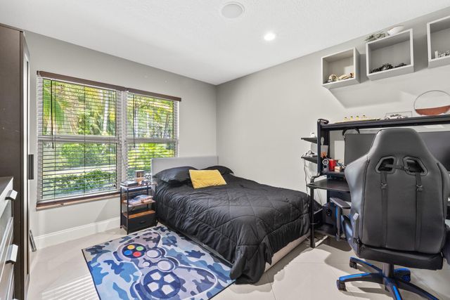 8515 Thousand Pines Circle, West Palm Beach, FL 33411