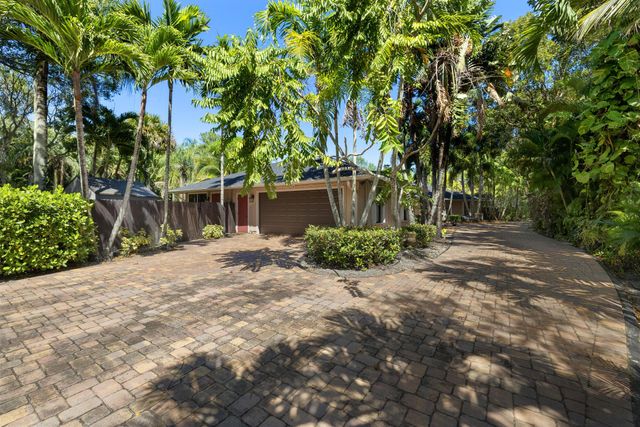 8515 Thousand Pines Circle, West Palm Beach, FL 33411