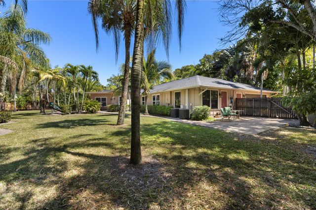 8515 Thousand Pines Circle, West Palm Beach, FL 33411