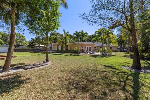 8515 Thousand Pines Circle, West Palm Beach, FL 33411