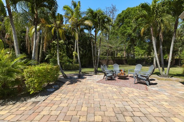 8515 Thousand Pines Circle, West Palm Beach, FL 33411