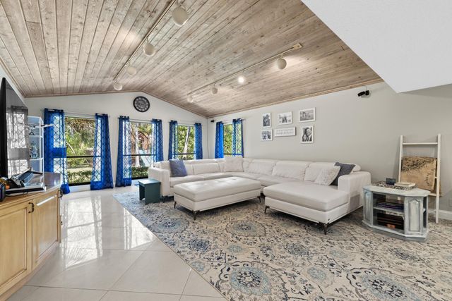 8515 Thousand Pines Circle, West Palm Beach, FL 33411