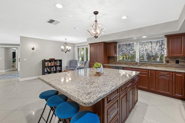 8515 Thousand Pines Circle, West Palm Beach, FL 33411