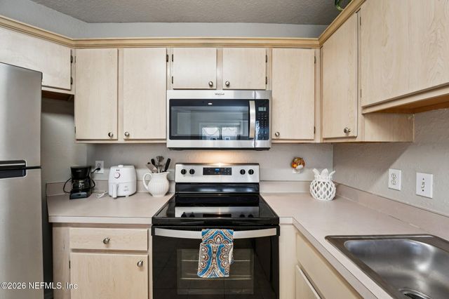 1701 THE GREENS Way 212, Jacksonville Beach, FL 32250