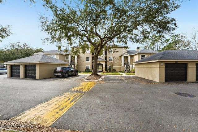 1701 THE GREENS Way 212, Jacksonville Beach, FL 32250